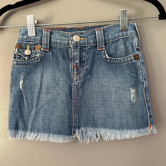 TRUE RELIGION GIRL'S FRAYED HEM DENIM MINI SKIRT SZ 5 - Picture 1 of 8